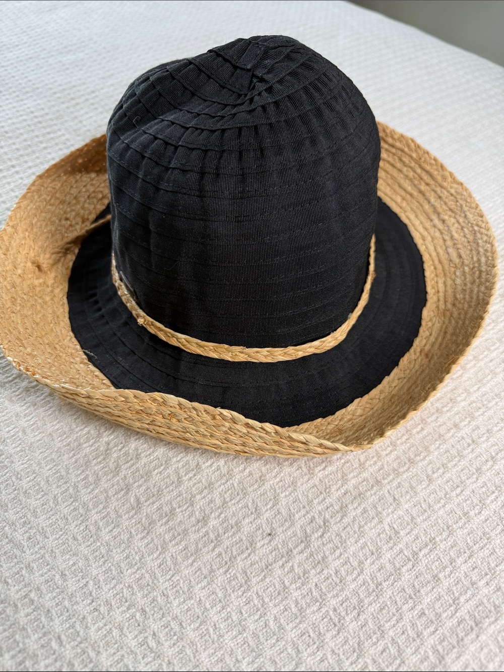 Sun ‘n’ Sand black and tan beach sun hat with UPF 50 protection